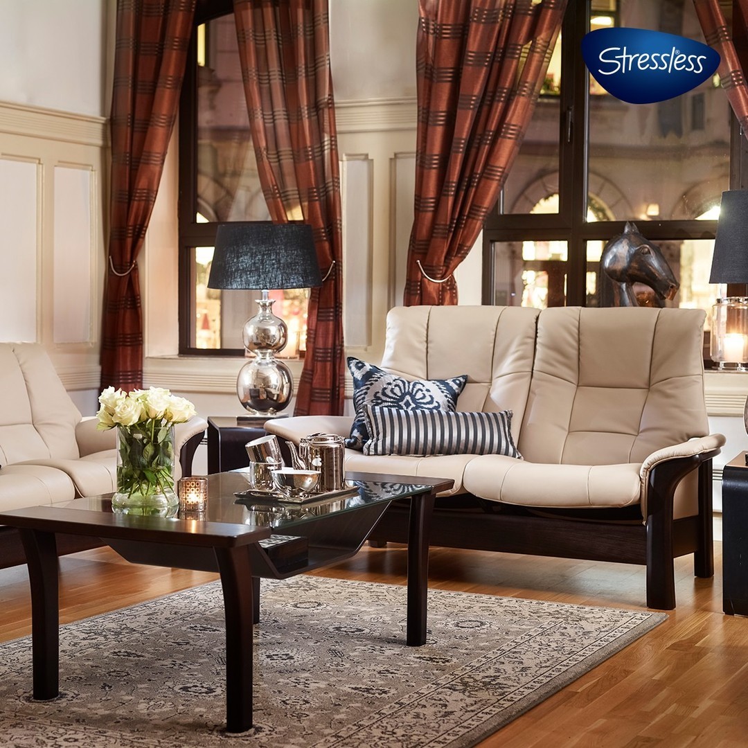 Your comfort is at the heart of everything we do. The design, construction and cushioning of the Stressless® Buckingham are all developed to ensure your recharge time is spent in blissful comfort.
📷 Stressless® Buckingham shown in Cori Beige