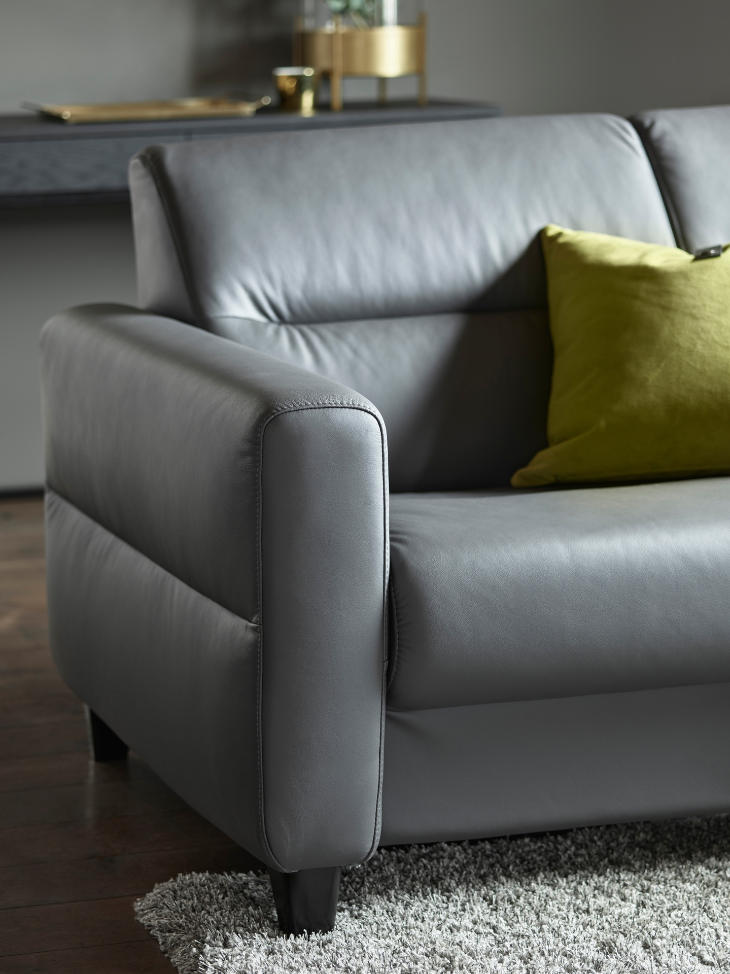 Stressless_Fiona_Pal_Rock_Black_upholstered_arm_detail